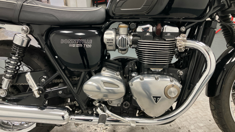 Triumph Bonneville T120 Jet Black